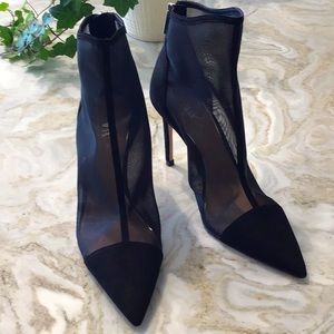 Zara 4” suede heel booties in size 40 EU or fits 9 to 9.5 US